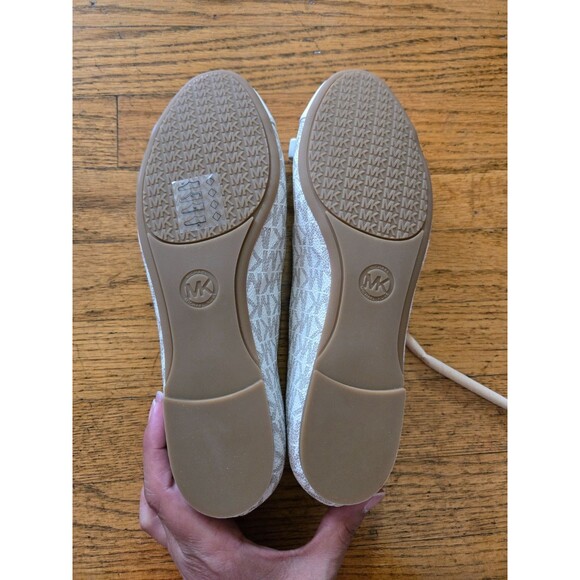 Michael Kors Womens Logo Andrea Ballet Flat Size 7.5M Vanilla - Picture 6 of 6